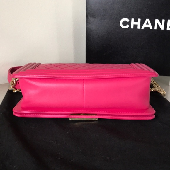 ❌ SOLD ❌ Chanel Fuchsia Lambskin Boy Bag with GHW - Picture 6 of 8